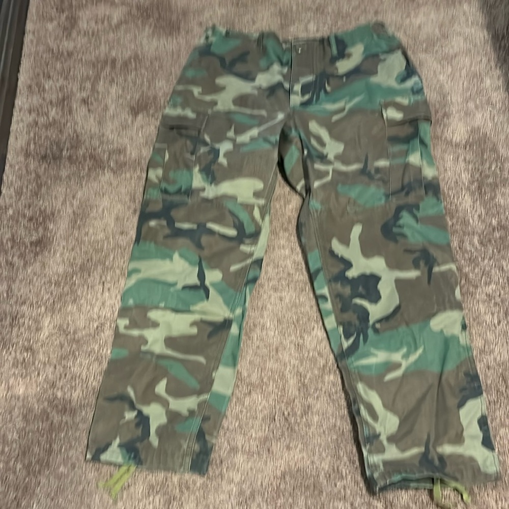 Men’s army pants waist 35 to 39 in length 29 1/2 to 32 in